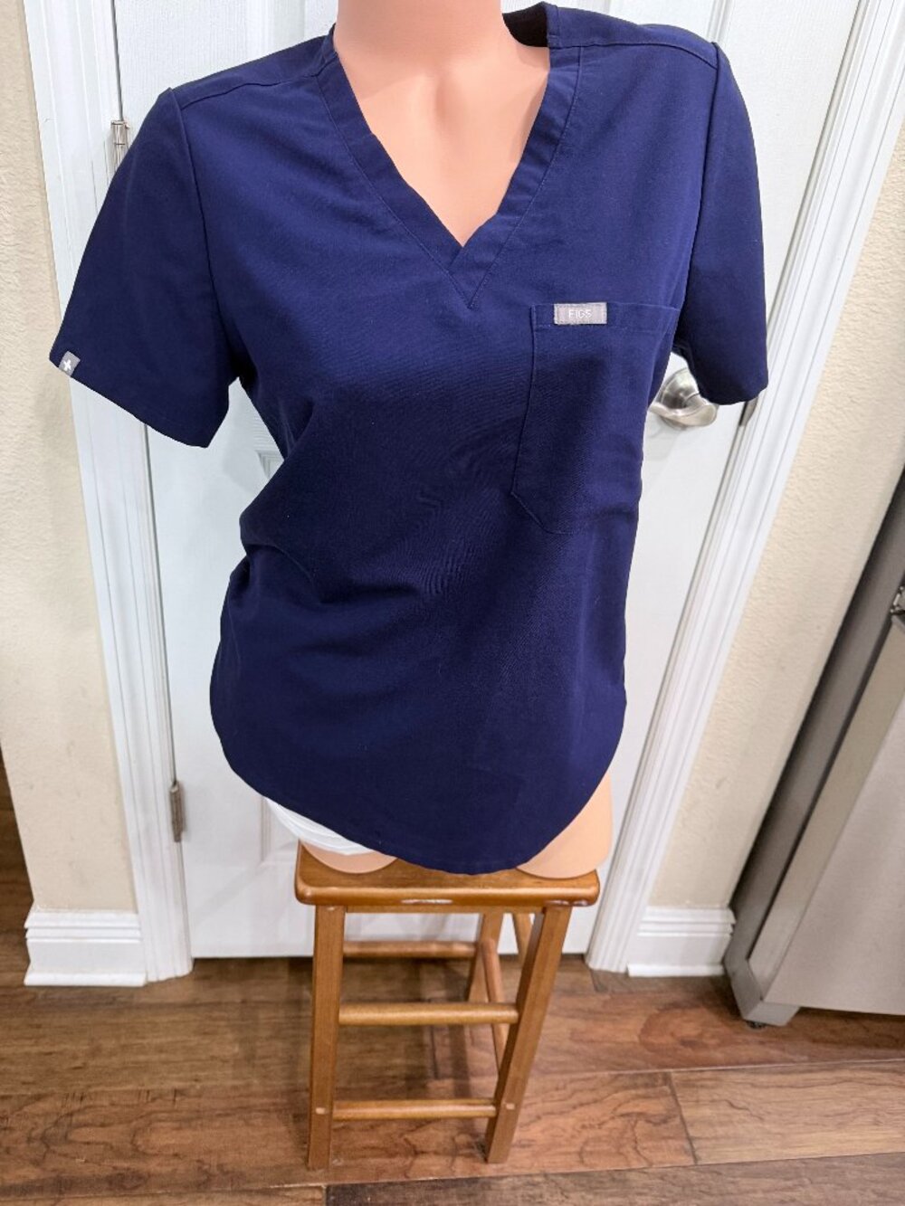 FIGS Catarina One Pocket Scrub Top Small Navy Technical Collection FW1000